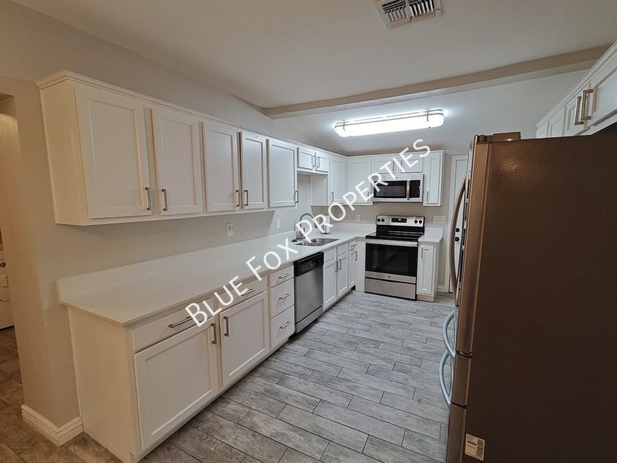 619 S Highland Ave - Photo 2 of 50