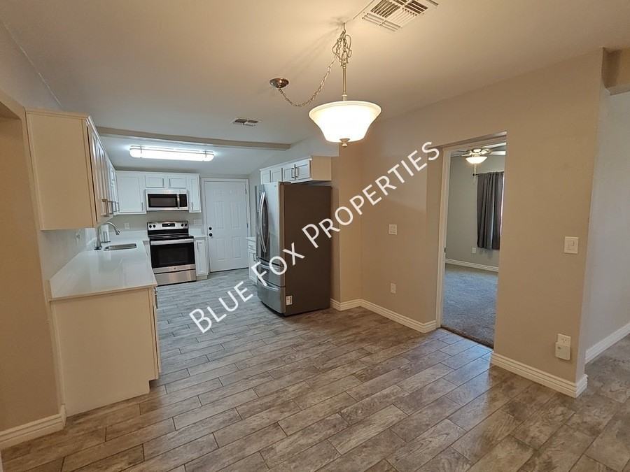 619 S Highland Ave - Photo 3 of 50