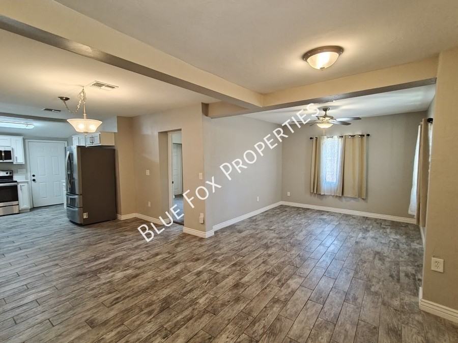 619 S Highland Ave - Photo 3 of 50