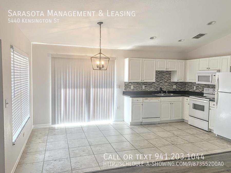 5440 Kensington St - Photo 3 of 10