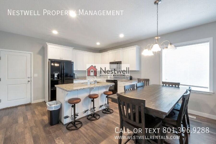 5452 W Clouds Rest Ln - Photo 2 of 30