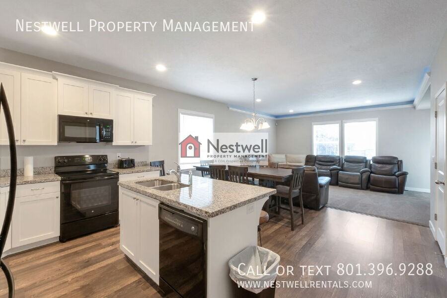 5452 W Clouds Rest Ln - Photo 3 of 30