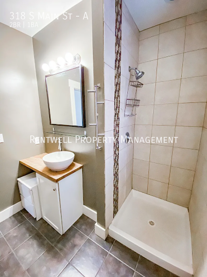 318 S Main St #A - Photo 5 of 13