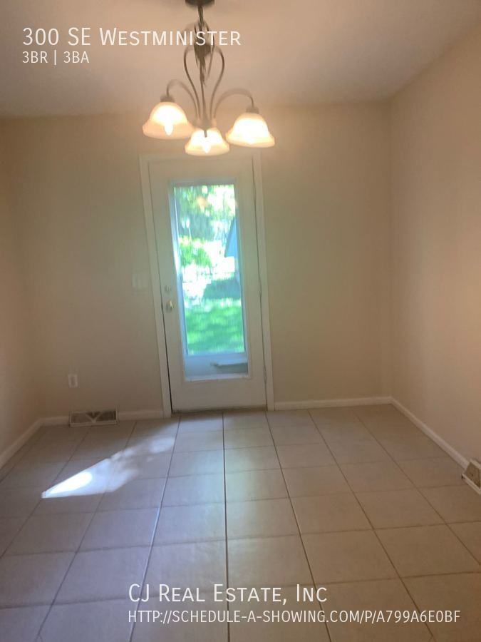 300 Se Westminister Rd - Photo 3 of 11