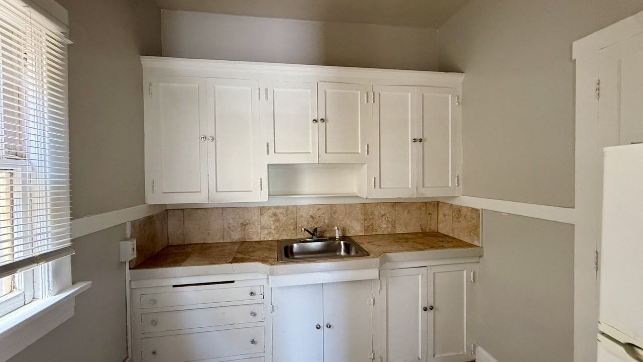 1601 E 14th Ave #12 - Photo 7 of 23