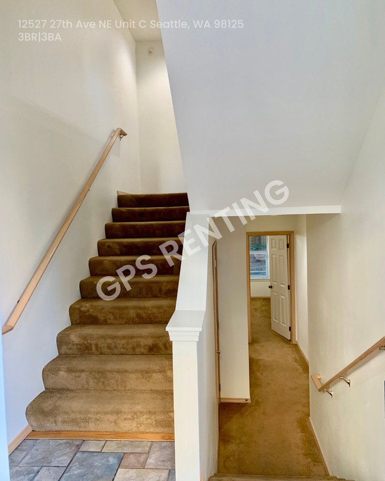 12527 27th Ave Ne #C - Photo 3 of 23
