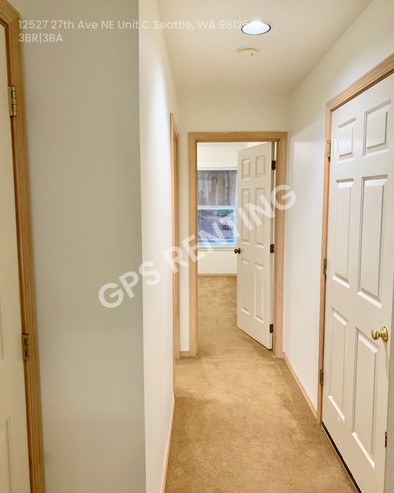 12527 27th Ave Ne #C - Photo 4 of 23