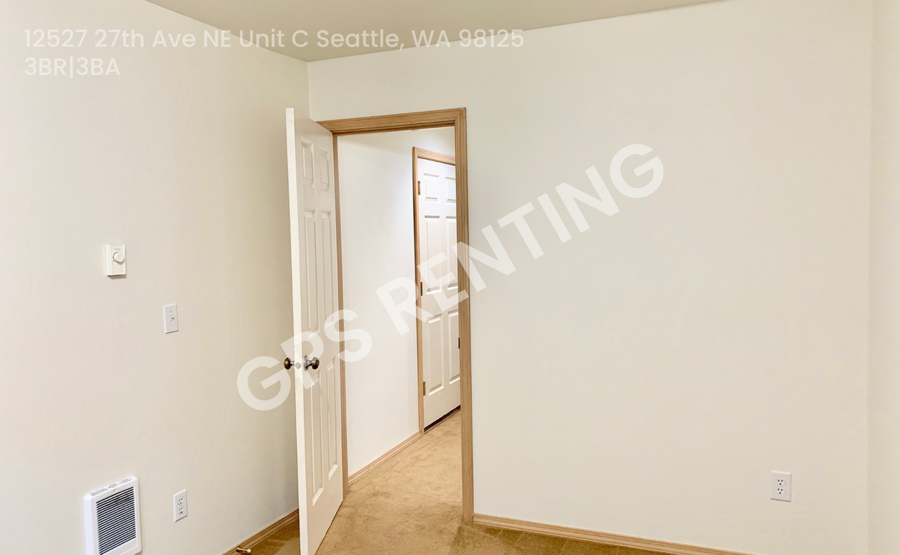 12527 27th Ave Ne #C - Photo 6 of 23