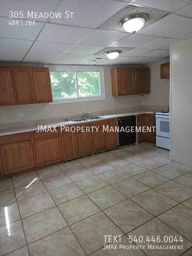 305 Meadow St - Photo 5 of 16