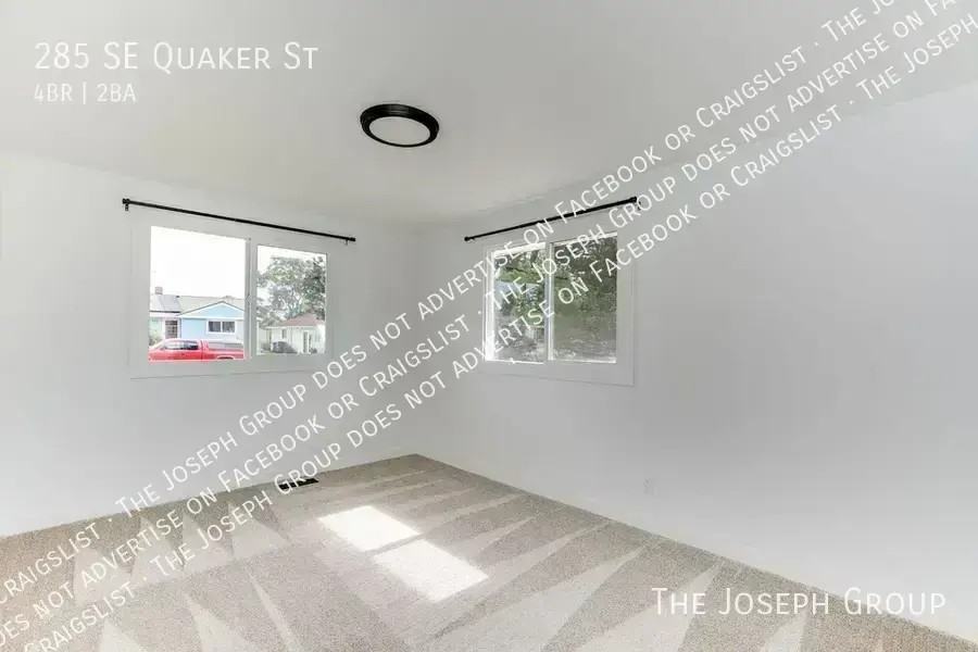 285 Se Quaker St - Photo 3 of 20