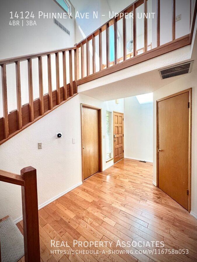 14124 Phinney Ave N - Photo 3 of 45