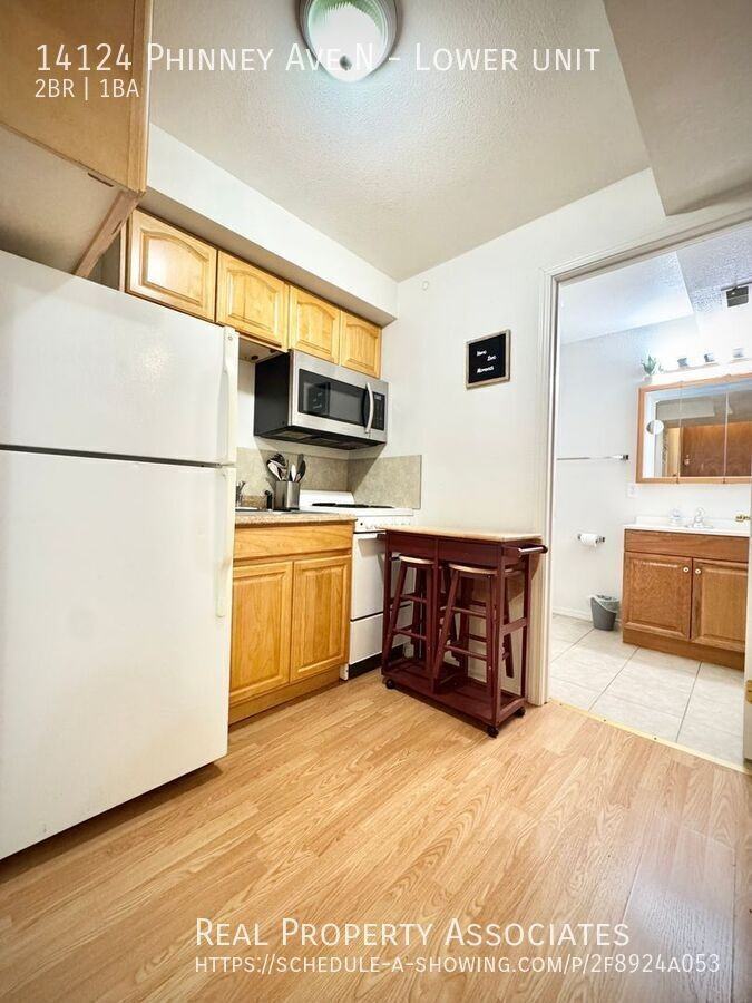 14124 Phinney Ave N - Photo 3 of 11