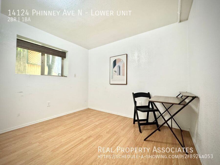 14124 Phinney Ave N - Photo 4 of 11
