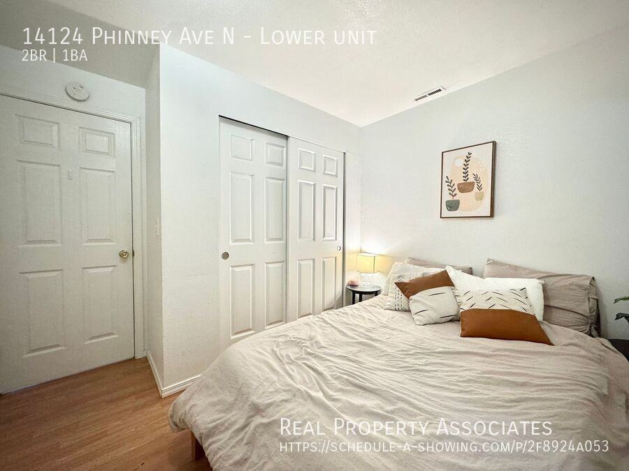 14124 Phinney Ave N - Photo 7 of 11