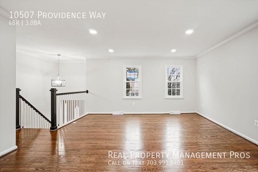 10507 Providence Way - Photo 4 of 31