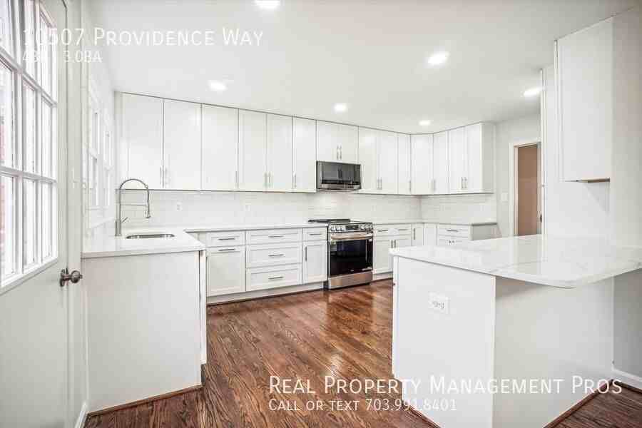 10507 Providence Way - Photo 5 of 31
