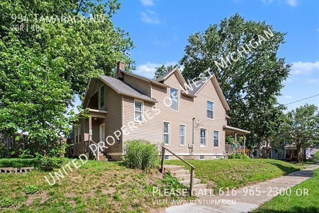 934 Tamarack Ave Nw - Photo 2 of 15
