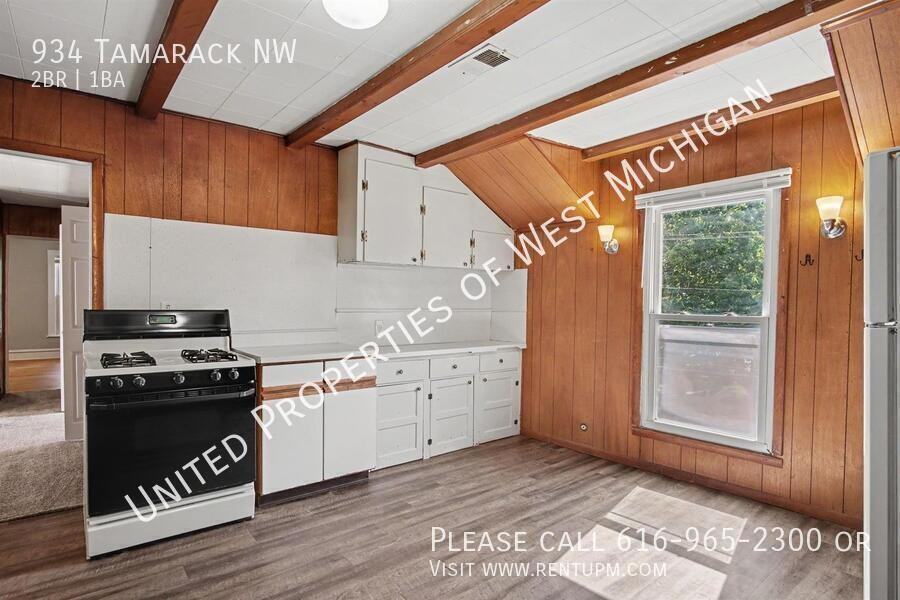934 Tamarack Ave Nw - Photo 4 of 15