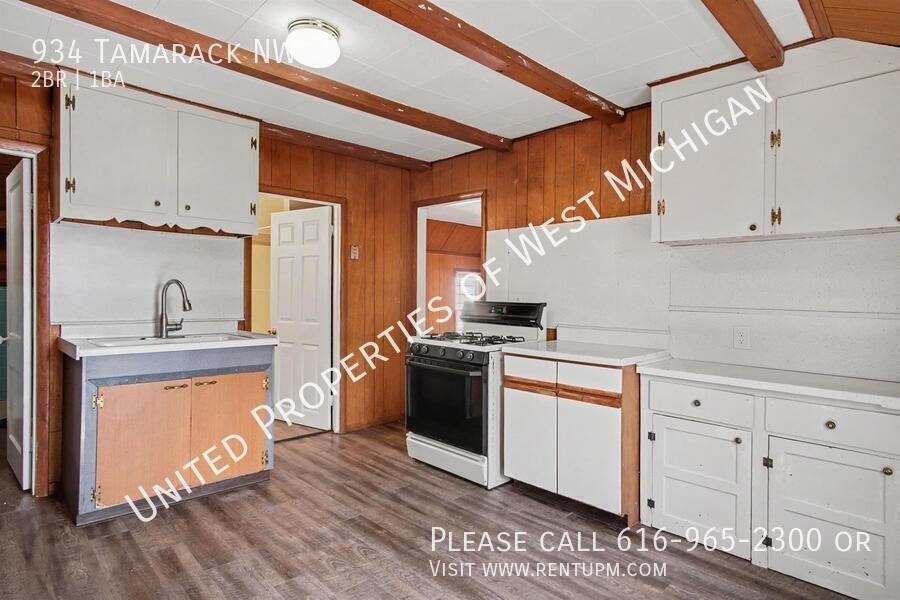 934 Tamarack Ave Nw - Photo 5 of 15
