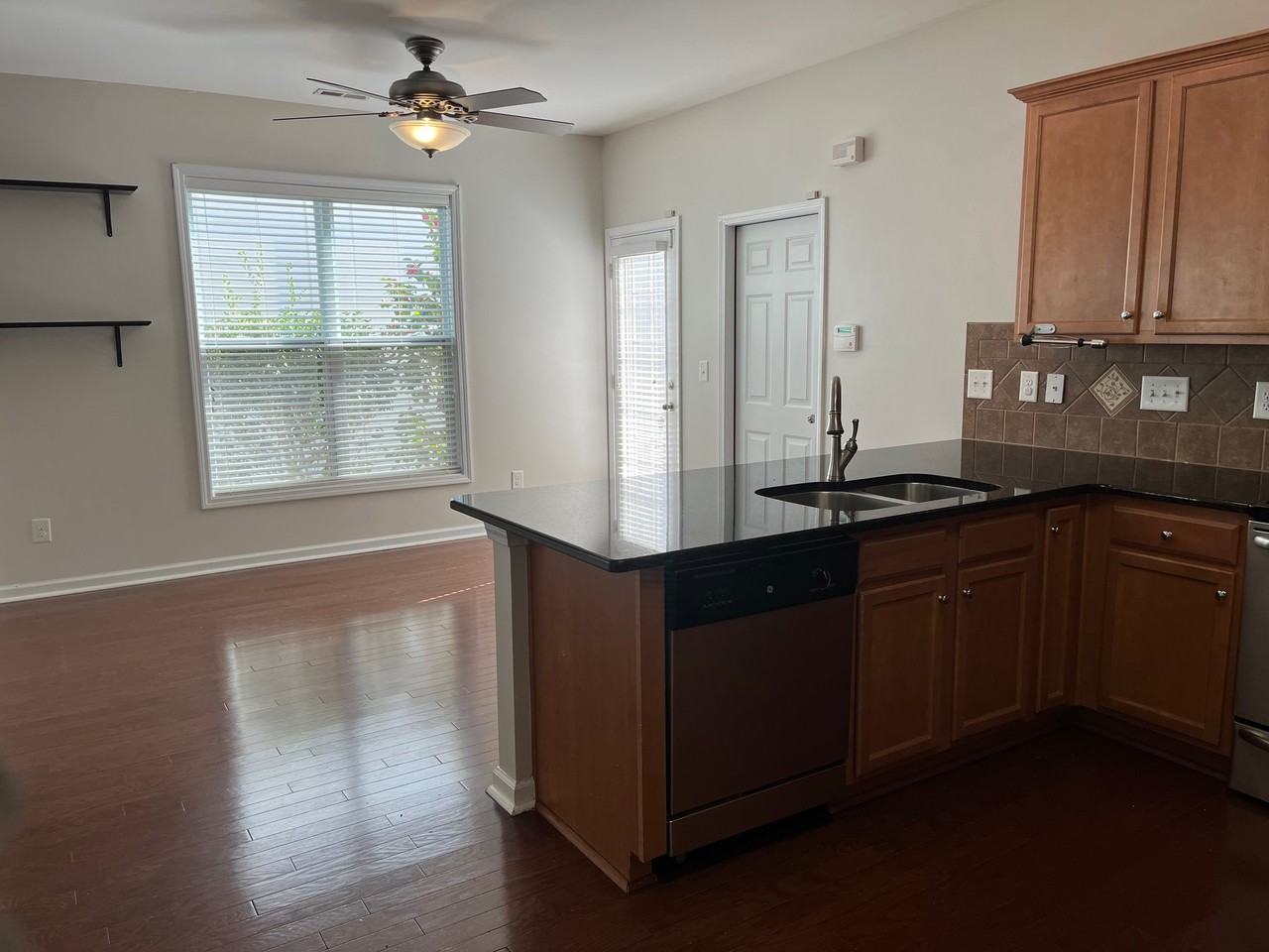 1109 Somers Dr - Photo 5 of 28
