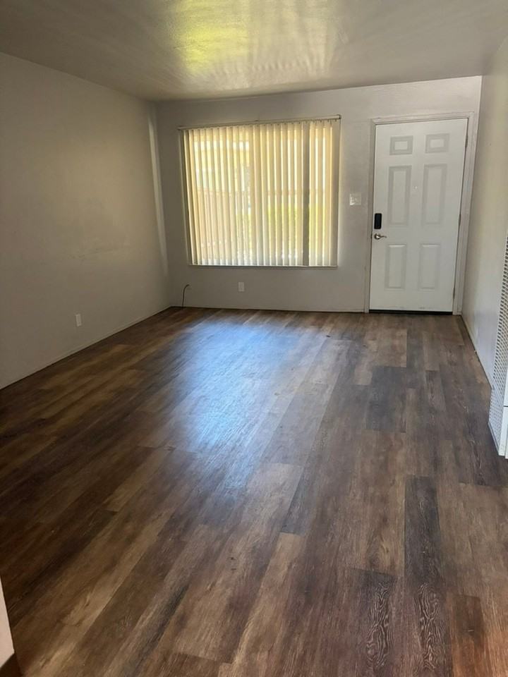 320 Franciscan Ct #7 - Photo 2 of 5