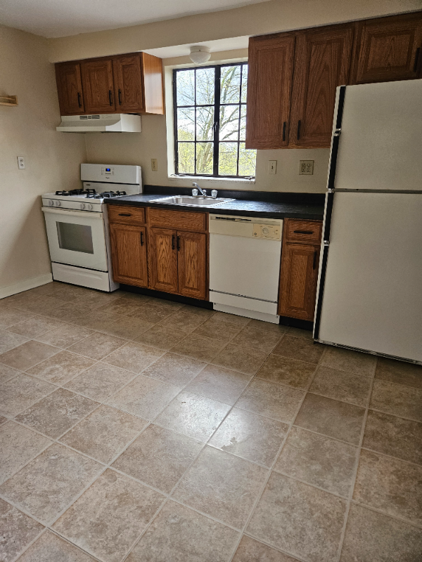 609 Tingley Ave - Photo 2 of 6
