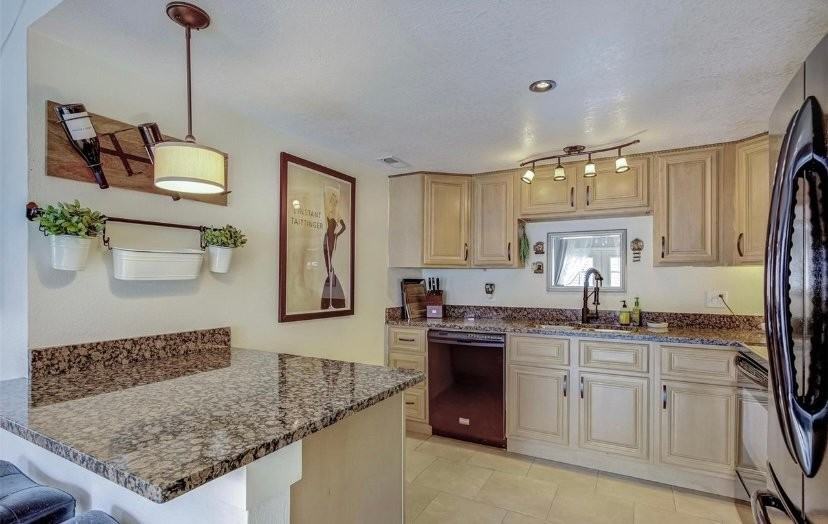 12663 Elm St - Photo 5 of 15