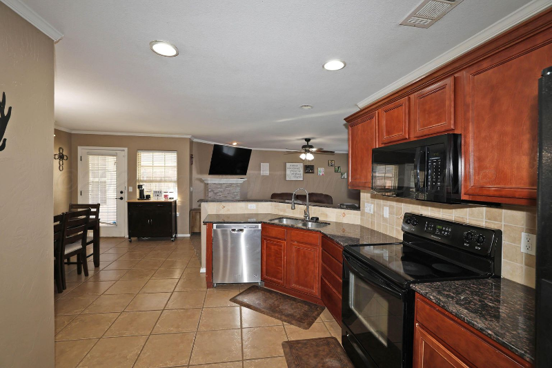 8507 Littlerock Dr - Photo 2 of 10
