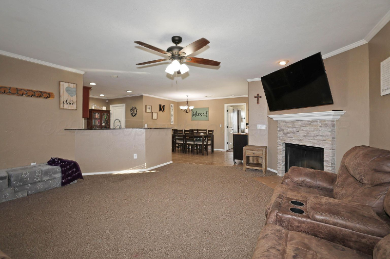 8507 Littlerock Dr - Photo 3 of 10