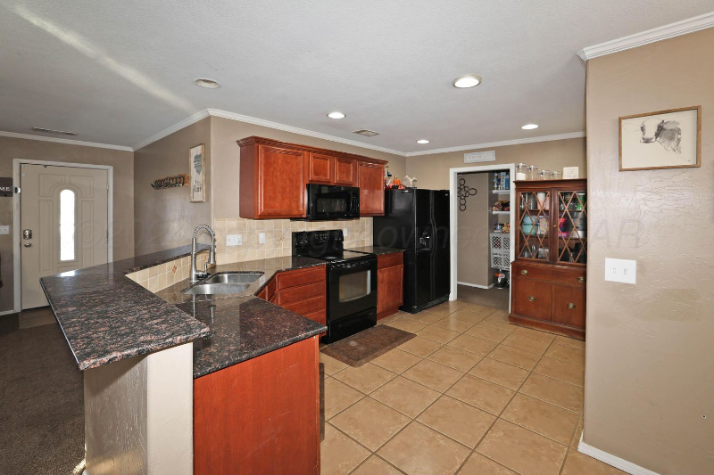 8507 Littlerock Dr - Photo 5 of 10