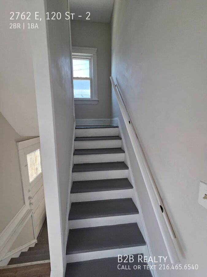 2762 E, 120 St #2 - Photo 4 of 35