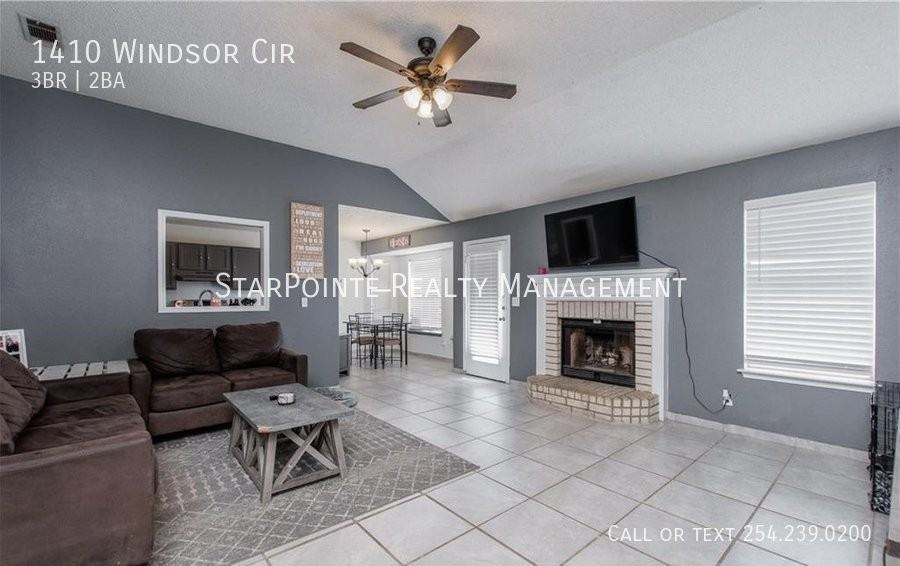 1410 Windsor Cir - Photo 2 of 17