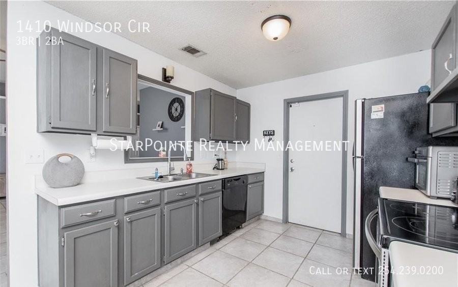 1410 Windsor Cir - Photo 5 of 17