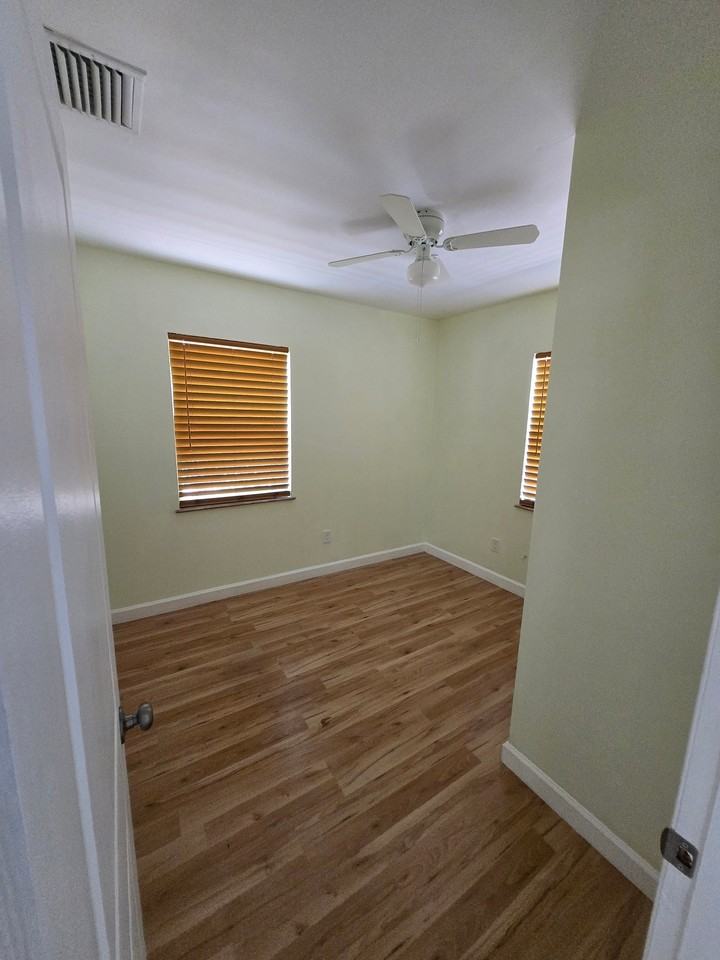 1611 Canterbury Rd N - Photo 4 of 8