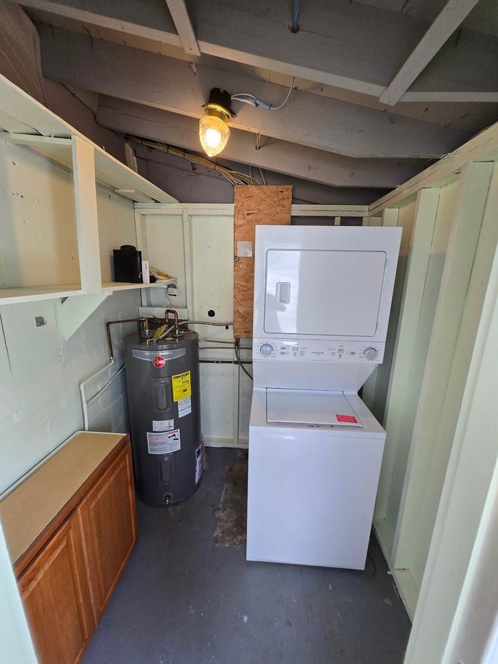 1611 Canterbury Rd N - Photo 7 of 8