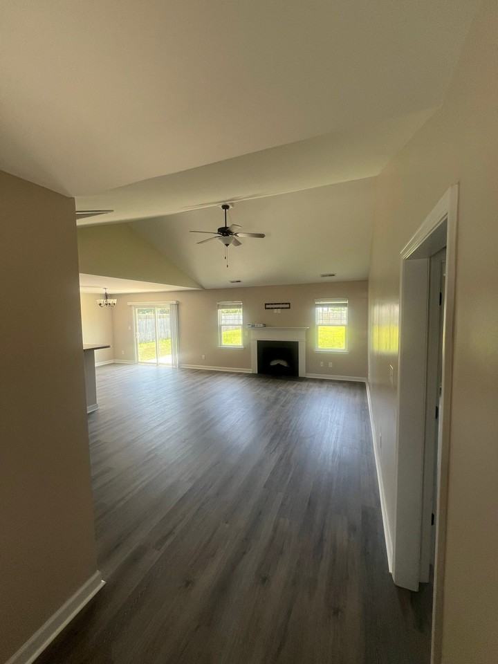 208 Breakwater Dr - Photo 2 of 19