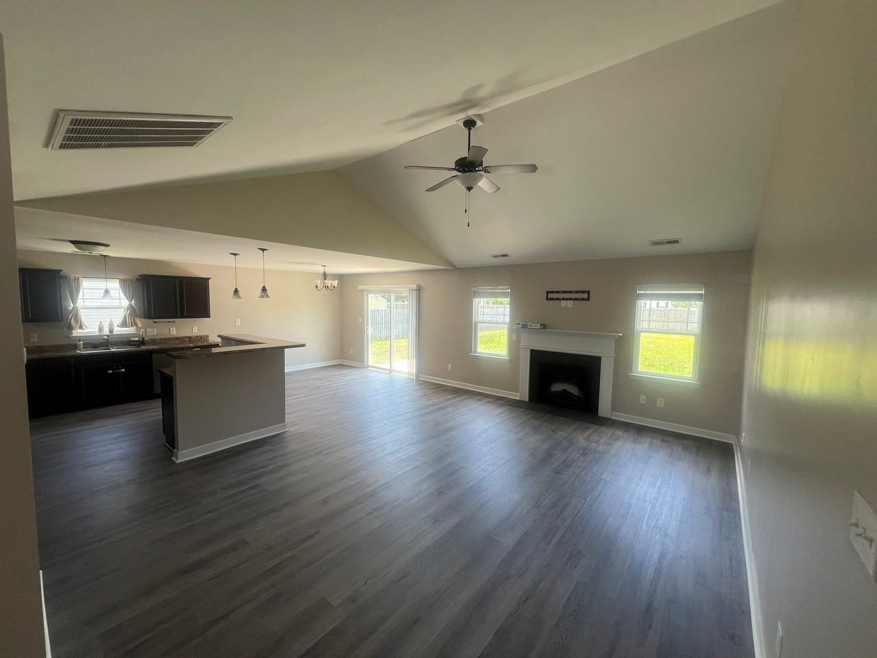 208 Breakwater Dr - Photo 3 of 19
