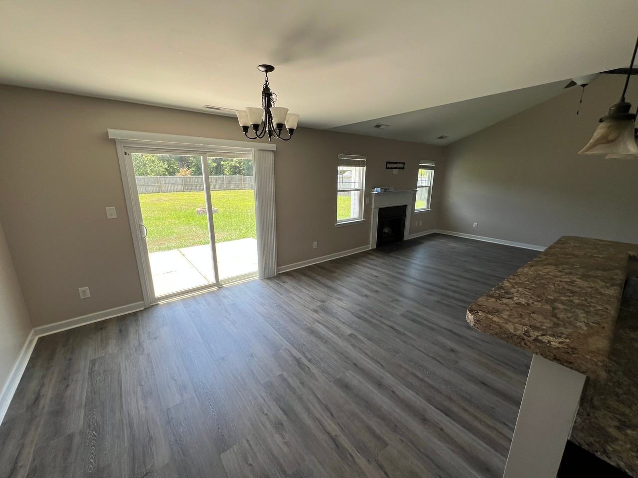 208 Breakwater Dr - Photo 6 of 19
