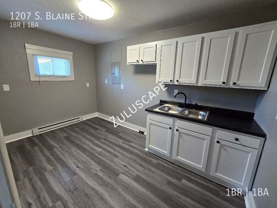 1207 S Blaine St - Photo 2 of 8