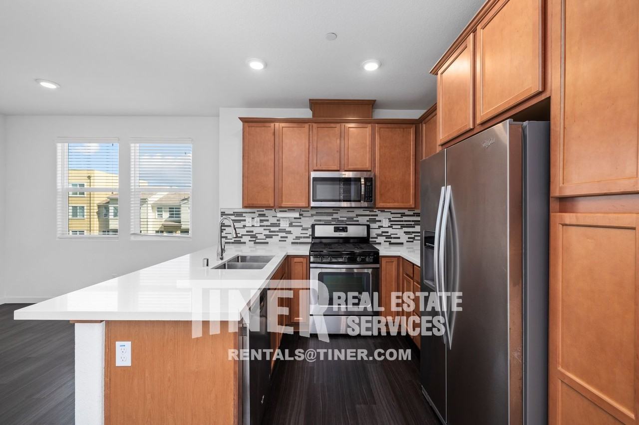 4152 Rotor Ln - Photo 3 of 38