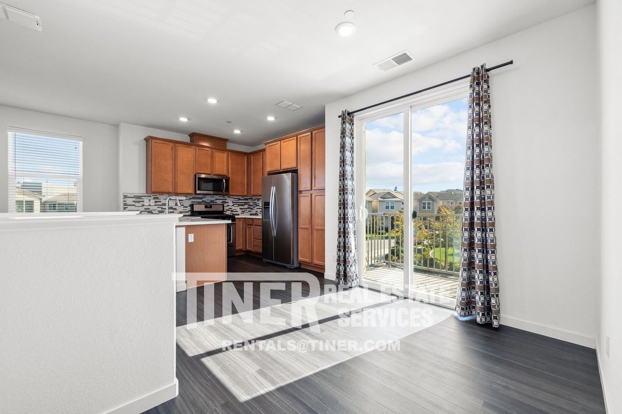 4152 Rotor Ln - Photo 5 of 38