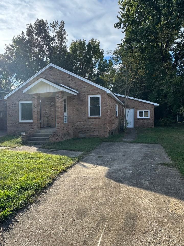 1841 Harris St - Photo 2 of 18