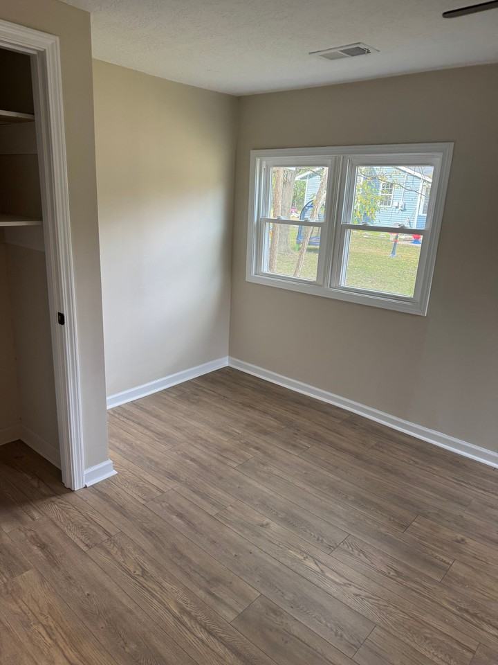 1841 Harris St - Photo 5 of 18
