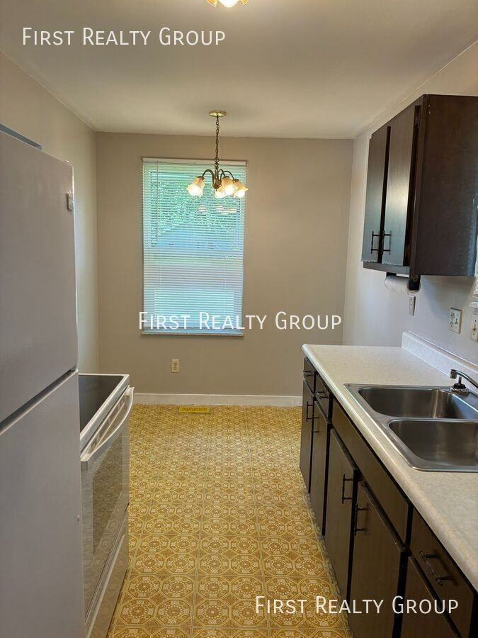 2322 Koehler Ave - Photo 3 of 15