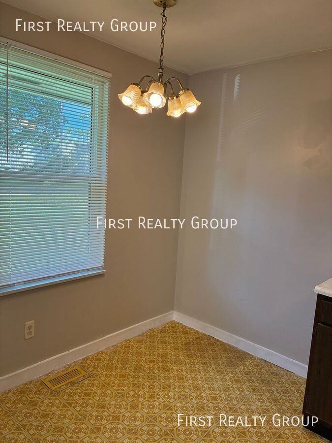 2322 Koehler Ave - Photo 4 of 15
