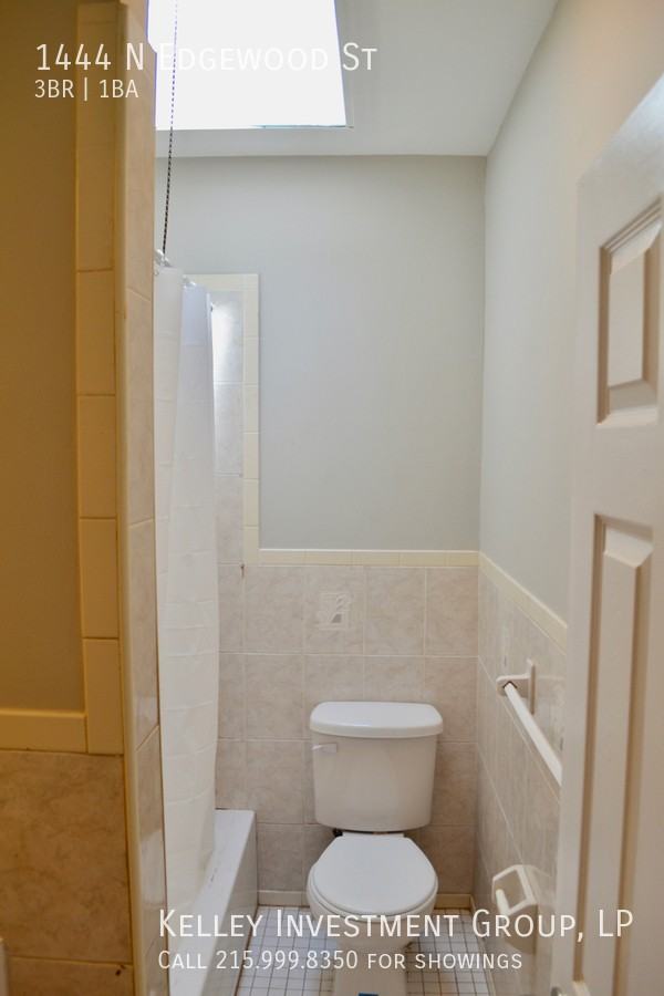 1444 N Edgewood St - Photo 7 of 33