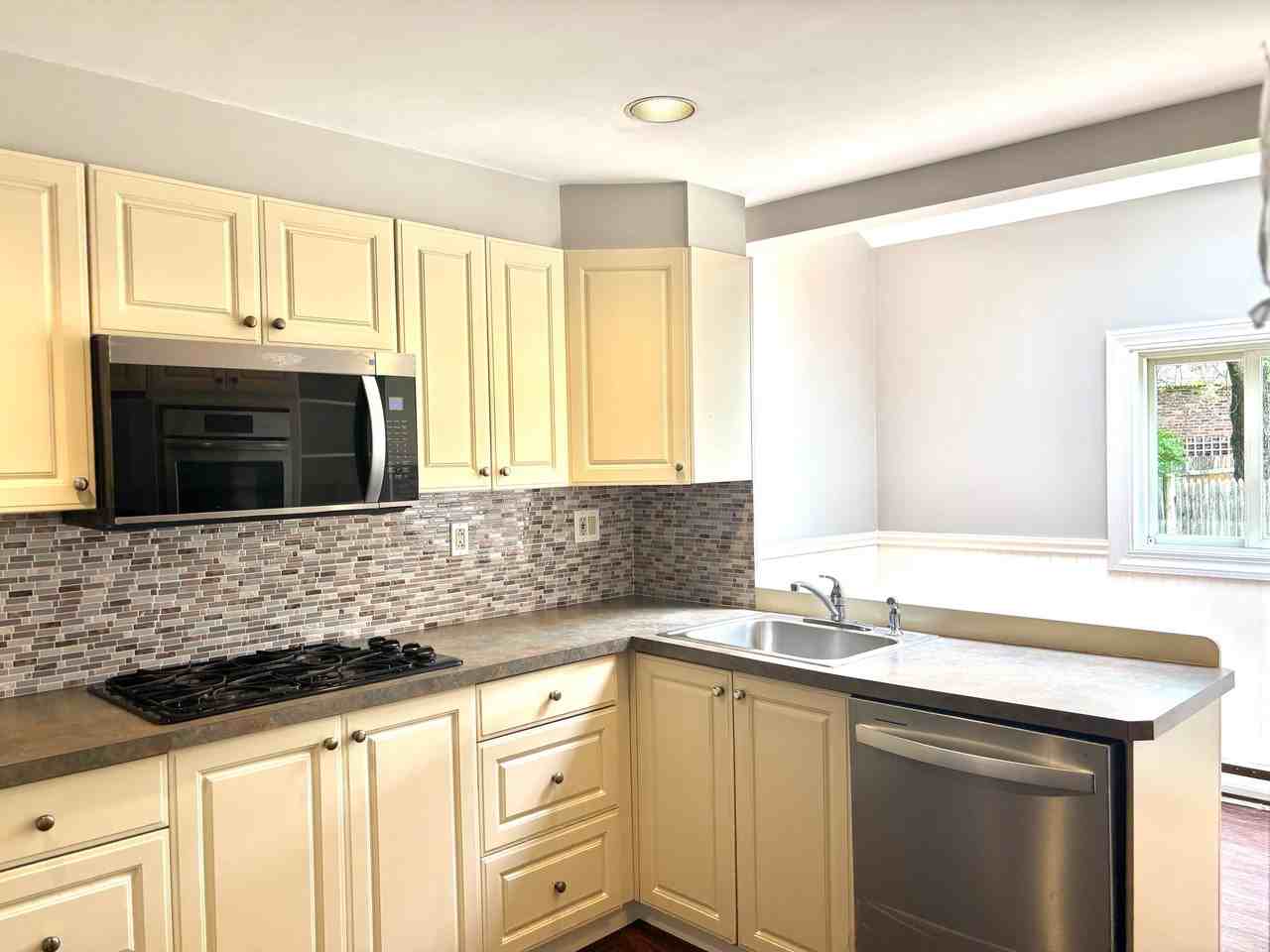 20 Lower East St - Photo 3 of 18