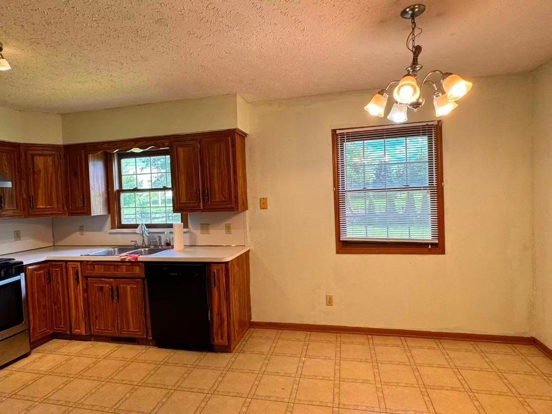 626 Harrison Rd - Photo 4 of 13