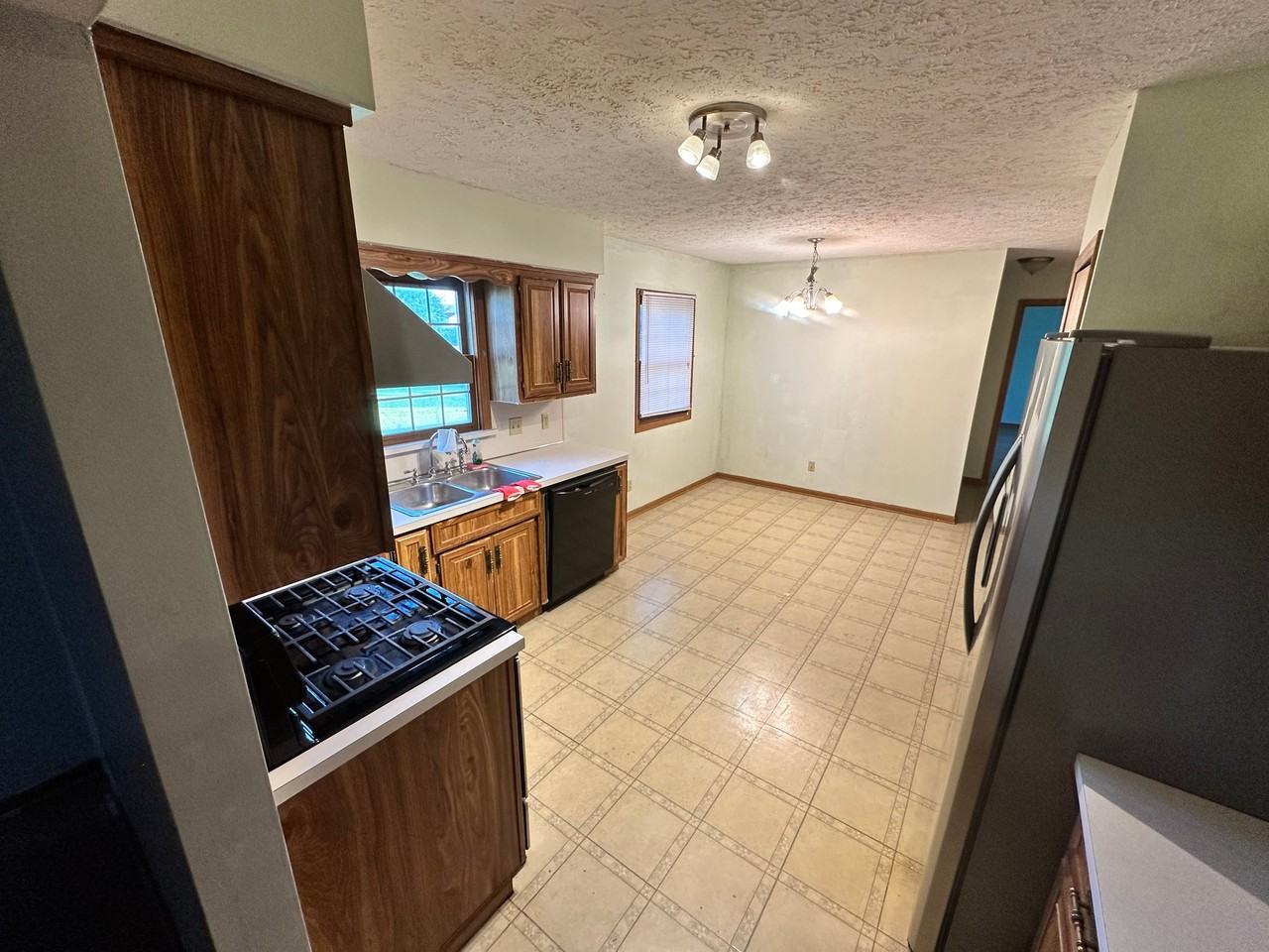 626 Harrison Rd - Photo 5 of 13