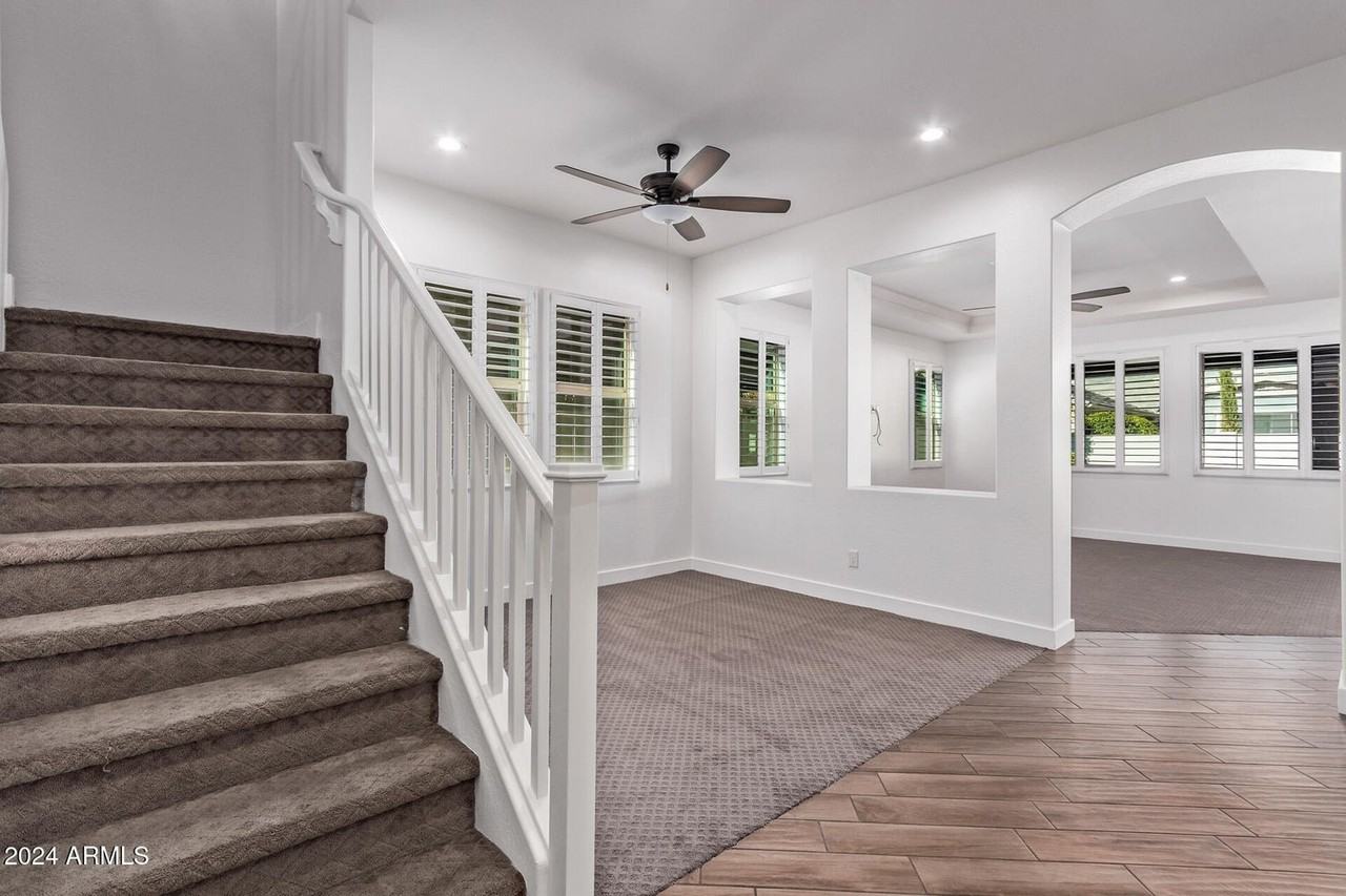 3056 E Appaloosa Rd - Photo 3 of 33